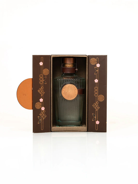 LE Tribute Countryside Limited Edition Gin bottle inside its open art deco gift box, revealing the premium gin